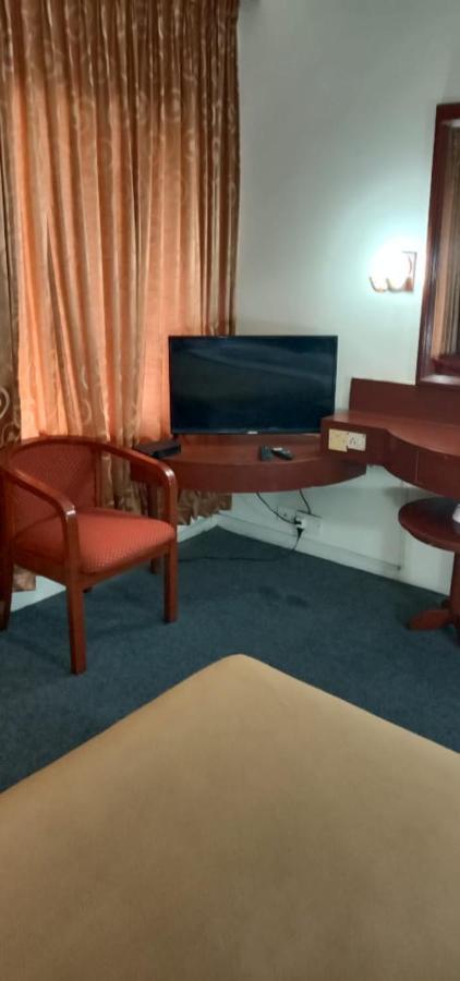 Hotel Goutham Manor Ченай Екстериор снимка